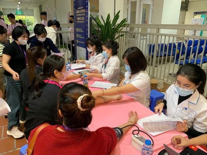 Phụ nữ yếu thế được tầm soát ung thư trong chương trình "Chạm sẻ chia, Trao hy vọng"