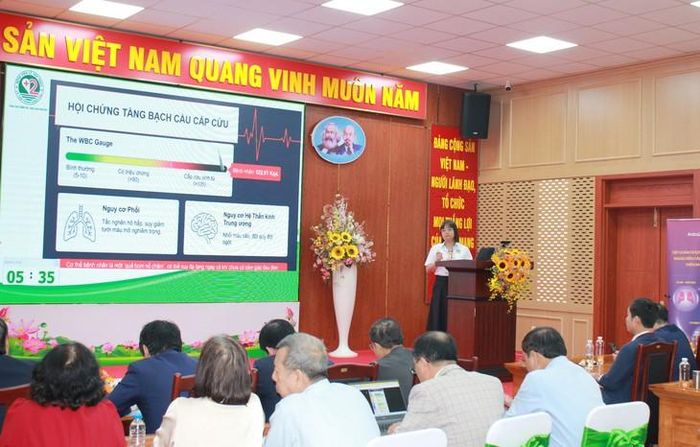 BS.CKII Trần Quí Phương Linh báo cáo ca bệnh tại hội nghị khoa học. Ảnh: Mimosa