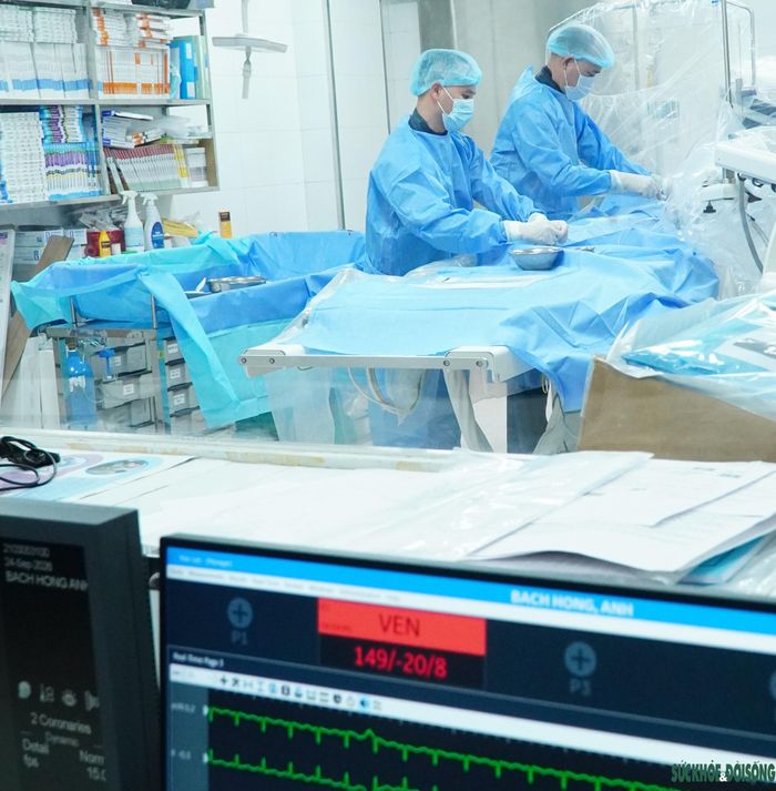 Các bác sĩ tiến hành chụp, thực hiện các xét nghiệm trước khi tiến hành lấy tạng. Ảnh: Lê Bảo