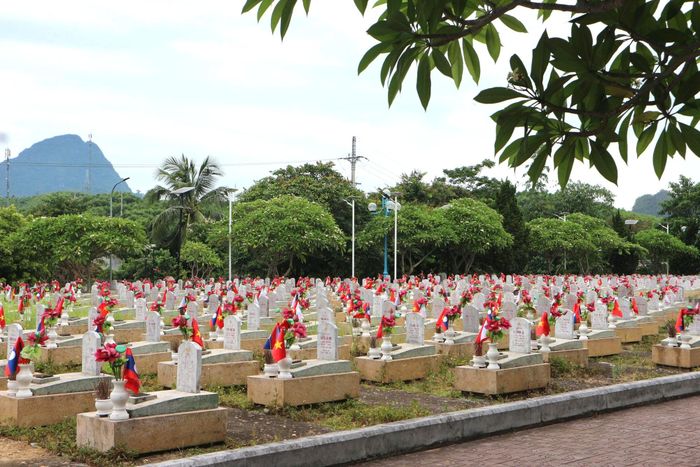 Nghĩa trang liệt sĩ Việt - Lào là nơi an nghỉ của 11.180 liệt sĩ là quân tình nguyện và chuyên gia Việt Nam hy sinh trên đất nước Lào. Ảnh: Song Hoàng.