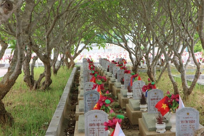Khu vực Nghĩa trang liệt sĩ Việt - Lào sẽ được mở rộng thêm 1,06 héc-ta, đủ điều kiện an táng khoảng 2.700 phần mộ liệt sĩ. Ảnh: Song Hoàng.