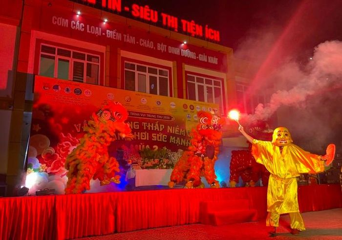 Một trong những màn biểu diễn khiến các bệnh nhi thích thú, cổ vũ không ngớt. Ảnh: TD