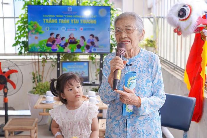 NSƯT Phi Điểu kể chuyện "Sự tích chú Cuội cung trăng. Ảnh: BV cung cấp