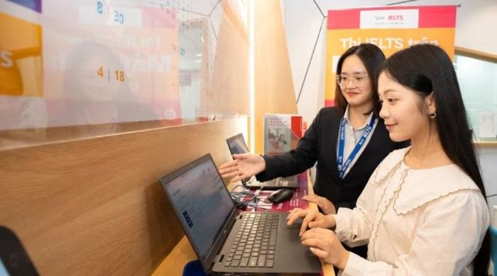 IELTS cho phép thi Viết trên giấy từ tháng 10 năm nay. Ảnh: IDP