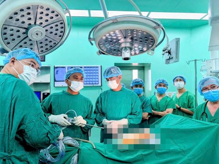 Các bác sĩ Bệnh viện Đa khoa Bà Rịa từng bước làm chủ kỹ thuật chuyên sâu. Ảnh: T.B