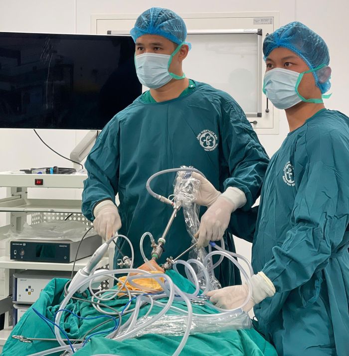Việc triển khai phẫu thuật nội soi tuyến giáp tại Bệnh viện Bạch Mai cơ sở Ninh Bình góp phần đưa các kỹ thuật chuyên sâu đến gần hơn với người bệnh. Ảnh: Bống Vũ