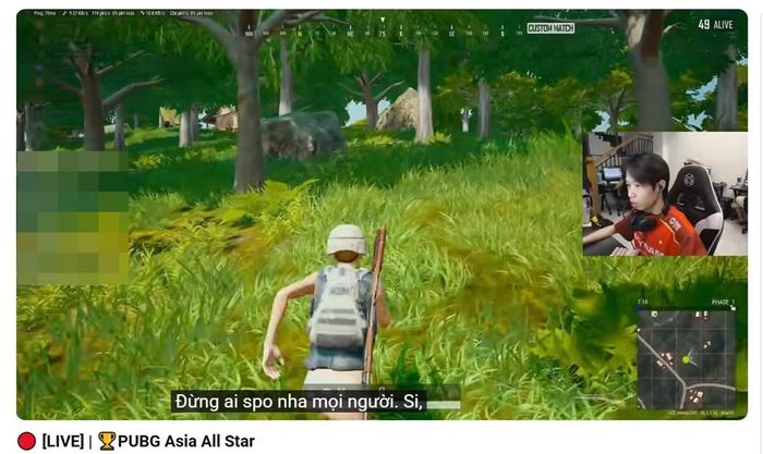 Một hình ảnh trong video livestream năm 2025, ở thời điểm Himass nói "Đừng ai spoil nha mọi người, spoil bị ban nha" (phần phụ đề là tự động của YouTube). (Ảnh chụp màn hình).