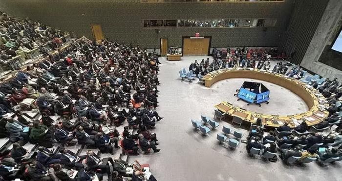 Ông cũng bác bỏ khả năng Iran theo đuổi vũ khí hạt nhân và cho biết nước này sẵn sàng pha loãng lượng uranium đã làm giàu cũng như chấp nhận cơ chế xác minh quốc tế trong khuôn khổ một thỏa thuận.