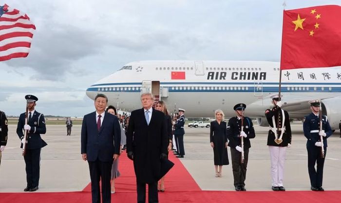 Chuyến thăm Washington của ông Tập Cận Bình diễn ra từ ngày 23 đến 25/9. Trong lễ đón chính thức tại Nhà Trắng ngày 24/9, Mỹ còn triển khai một oanh tạc cơ B-2 cùng 4 tiêm kích F-22 bay qua khu vực Nhà Trắng.