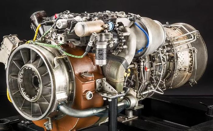 VH-92A sử dụng 2 động cơ turbine khí General Electric CT7-8A6, có trọng lượng cất cánh tối đa khoảng 12,6 tấn. Máy bay có thể chở 2 phi công, nhân viên vận hành hệ thống liên lạc, kỹ thuật viên và tối đa 14 hành khách theo cấu hình được Hải quân Mỹ công bố.