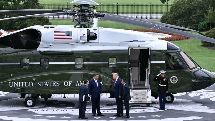 Quá trình này cho thấy một chiếc Marine One không đơn thuần là trực thăng vận tải, mà là một hệ thống hàng không đặc biệt với những yêu cầu rất cao về an toàn, liên lạc và độ tin cậy.