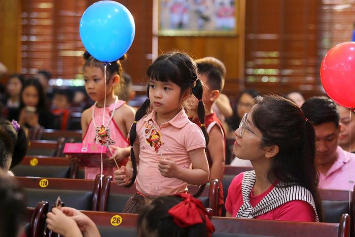 Nữ chiến sĩ dành trọn thời gian ấm áp cùng con gái nhỏ trải nghiệm các hoạt động ý nghĩa