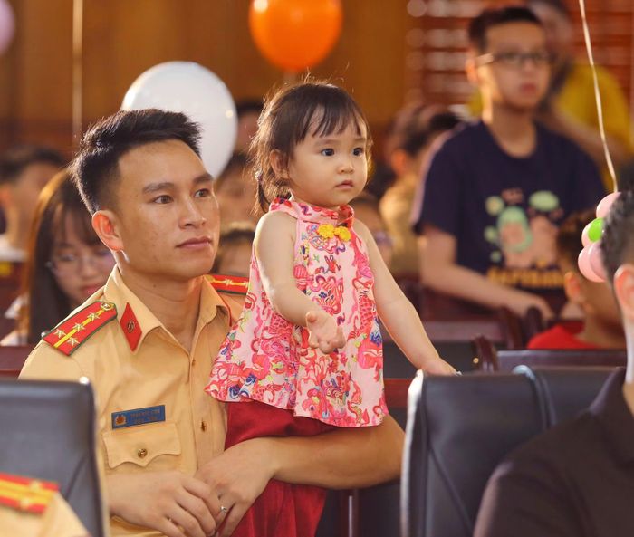 Trung thu muộn nhưng trọn vẹn niềm vui và trở thành động lực để mỗi người lính Cảnh sát giao thông vững tâm bảo đảm trật tự an toàn giao thông Thủ đô