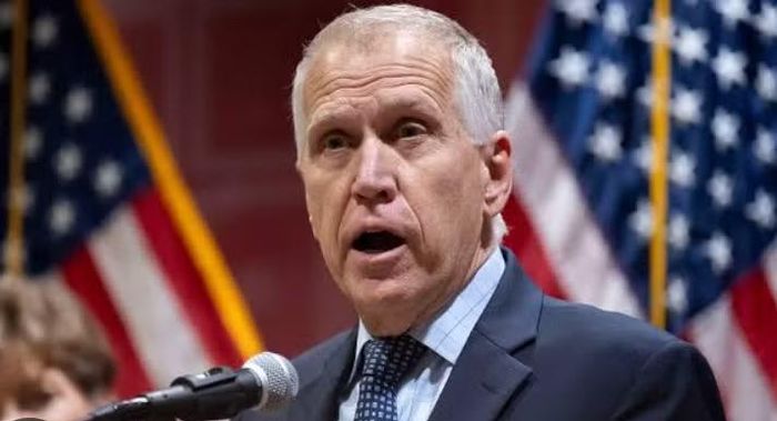 Ông Tillis lần đầu bỏ phiếu ủng hộ một nghị quyết về quyền hạn chiến tranh liên quan Iran trong năm nay. Việc 4 nghị sĩ Cộng hòa cùng đứng về phía phe Dân chủ khiến kết quả sít sao hơn, nhưng vẫn chưa đủ để nghị quyết được thông qua.
