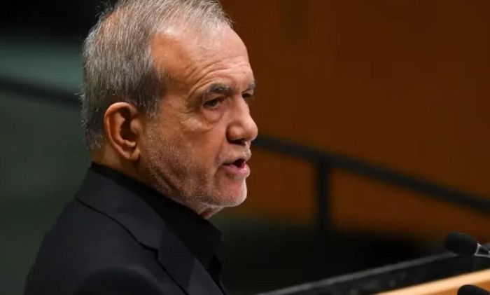Tổng thống Iran Masoud Pezeshkian phát biểu trước Đại hội đồng Liên hợp quốc tại New York, đưa ra thông điệp cứng rắn về chiến sự, chương trình hạt nhân và eo biển Hormuz, nhưng đồng thời khẳng định Tehran vẫn sẵn sàng đối thoại với Washington.
