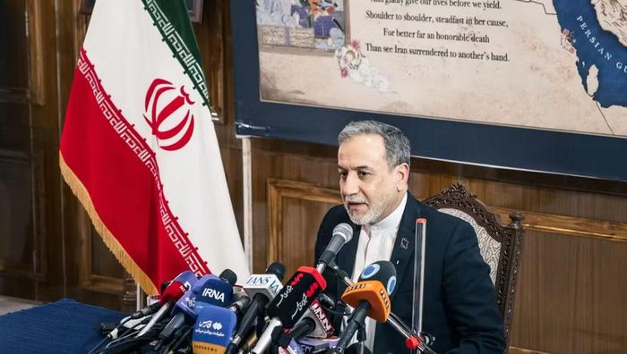 Bởi vậy, bài phát biểu tại Liên hợp quốc cho thấy Tehran đang cố duy trì đồng thời 2 thông điệp: không chấp nhận sức ép về những vấn đề Iran coi là lợi ích cốt lõi, nhưng vẫn giữ kênh ngoại giao để tìm cách chấm dứt chiến sự.