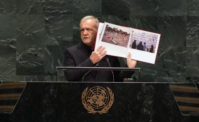 Tuy nhiên, ông Pezeshkian không đóng cánh cửa ngoại giao. "Iran sẵn sàng đối thoại, ngoại giao và đàm phán, nhưng không chấp nhận ngôn ngữ của vũ lực", ông nói.