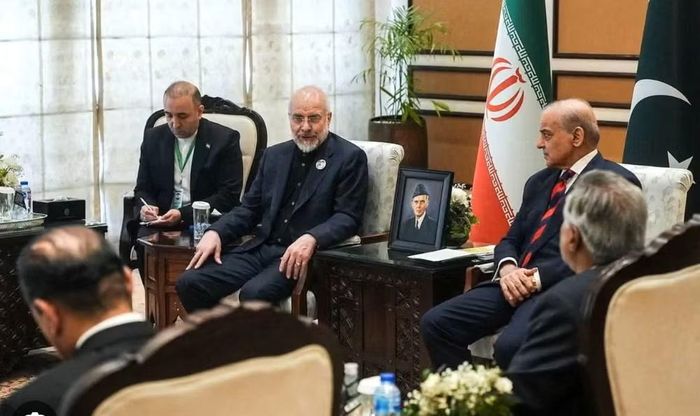Tổng thống Iran đồng thời cho biết Tehran sẵn sàng đạt một thỏa thuận với Tổng thống Mỹ Donald Trump trong khuôn khổ luật pháp quốc tế để chấm dứt xung đột.