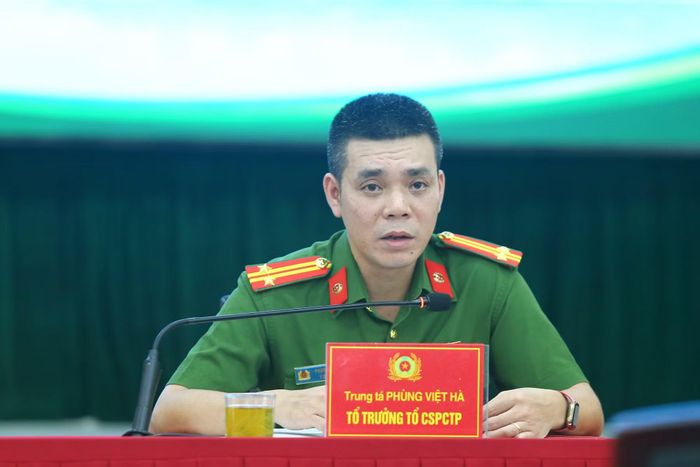 Trung tá Phùng Việt Hà - Tổ trưởng Tổ Cảnh sát Phòng chống tội phạm khẳng định lực lượng Công an phường Phú Lương luôn là điểm tựa tin cậy, sát cánh cùng nhân dân và gia đình trong việc quản lý, giáo dục thế hệ trẻ