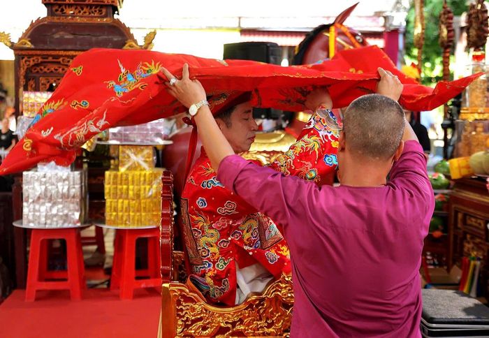 Nghi lễ thanh đồng loan giá, là một hình thức diễn xướng dân gian gắn với thực hành Tín ngưỡng thờ Mẫu Tam phủ của người Việt.