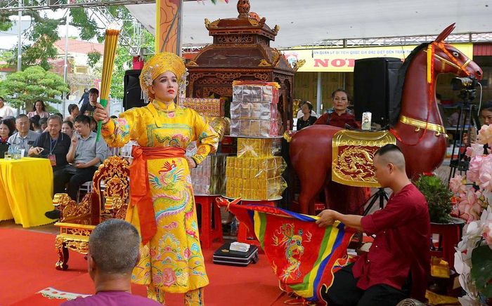 Sự hội ngộ tại đền Trần Thương cho thấy sức sống của những giá trị văn hóa được cộng đồng gìn giữ qua thời gian, từ những làn điệu chầu văn đến nghệ thuật trình diễn và không gian thực hành tín ngưỡng.