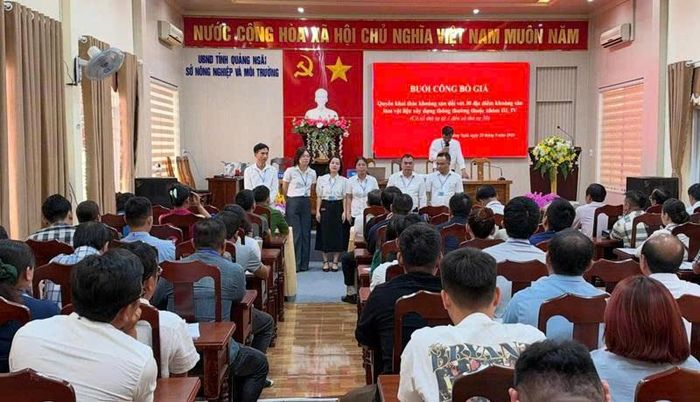 Quang cảnh buổi đấu giá 58 mỏ khoáng sản tại Quảng Ngãi. Ảnh: BT.