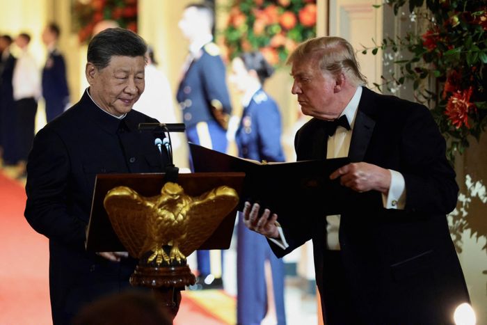  Chủ tịch Trung Quốc Tập Cận Bình và Tổng thống Mỹ Donald Trump tại quốc yến được tổ chức tại Nhà Trắng tối 24/9. Ảnh: Reuters. 