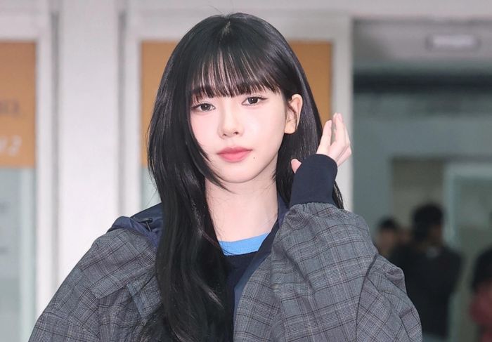  Karina bị gửi xe tải biểu tình sau khi lộ chuyện hẹn hò. Ảnh: TWIG. 
