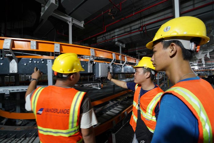  Công trình gồm 5 tầng nổi và một tầng hầm kỹ thuật. Riêng tầng 1 và 2 sẽ phục vụ hành khách đến, còn các tầng 3, 4 và 5 dành cho khu vực ga đi. 