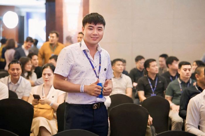  Nguyễn Thuật trong một hội thảo về du lịch. 