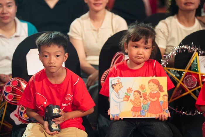  Các bệnh nhi tham dự Gala của chương trình "Trái tim cho em". Ảnh: Thanh Hải.