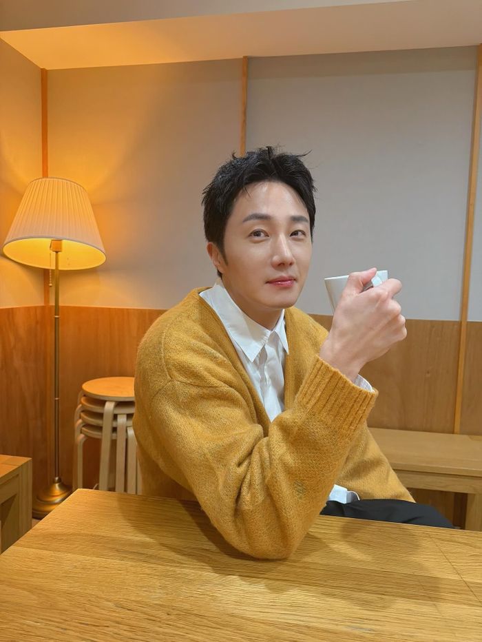 Jung Il Woo cho biết trong hành trình này, anh gặp nhiều người cũng đang trải qua những biến cố hoặc giai đoạn khó khăn. Hành trình không dễ dàng về mặt thể chất nhưng lại giúp anh cảm thấy đầu óc nhẹ nhõm hơn. Đặc biệt, khi đặt chân đến Nhà thờ Santiago, Jung Il Woo bất ngờ bật khóc trong một buổi lễ dành cho những người hành hương. “Tôi tham dự một buổi lễ dành cho người hành hương và đã khóc nức nở. Tôi không biết tại sao mình lại khóc, nhưng nước mắt cứ tuôn rơi mãi”, nam diễn viên nhớ lại. Sau khi khóc, anh cảm thấy tinh thần nhẹ nhõm và bình tĩnh hơn. “Tôi nghĩ trong cuộc sống, chúng ta cần thời gian để suy ngẫm về bản thân và giải tỏa cảm xúc”, diễn viên Hàn Quốc chia sẻ.