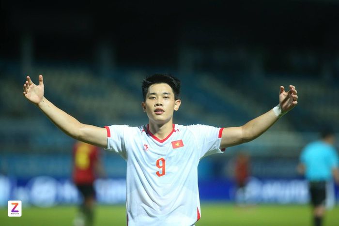  7/8 bàn của Đình Bắc trong màu áo tuyển Việt Nam là vào lưới những đội chiếu dưới. Ảnh: Hoàng Nguyên. 