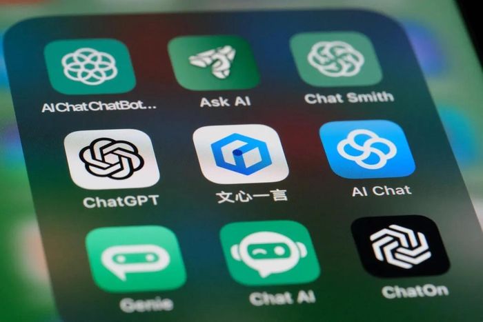  Trung Quốc vừa thúc đẩy hệ sinh thái chatbot AI trong nước, vừa áp dụng các quy định về dữ liệu, nội dung và an toàn đối với dịch vụ AI tạo sinh. Ảnh: Forbes. 