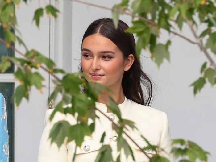 Arabella Kushner đứng cạnh mẹ trong buổi tiếp đón phái đoàn Trung Quốc tới Nhà Trắng hôm 24/9. Ảnh: Shutterstock.