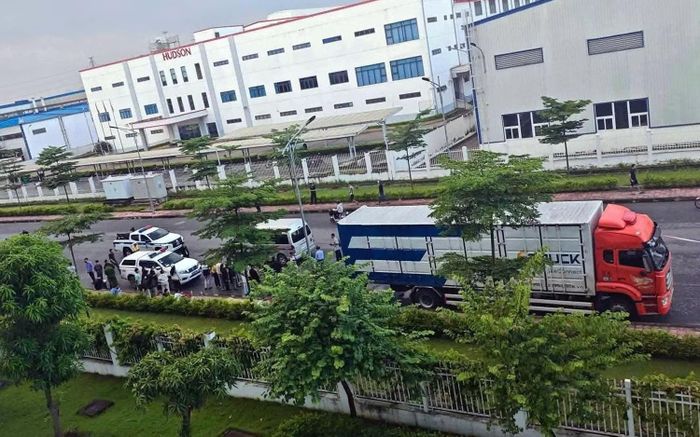  Lực lượng chức năng tổ chức khám nghiệm hiện trường vụ tai nạn. 