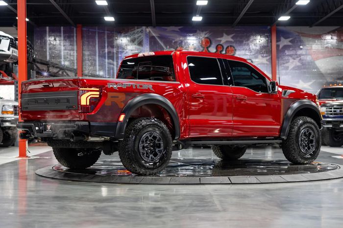  Áp lực lên Ford càng gia tăng khi doanh số xe của hãng tại Mỹ giảm khoảng 10% trong 8 tháng đầu năm so với cùng kỳ, trong đó doanh số F-Series giảm 11%. 