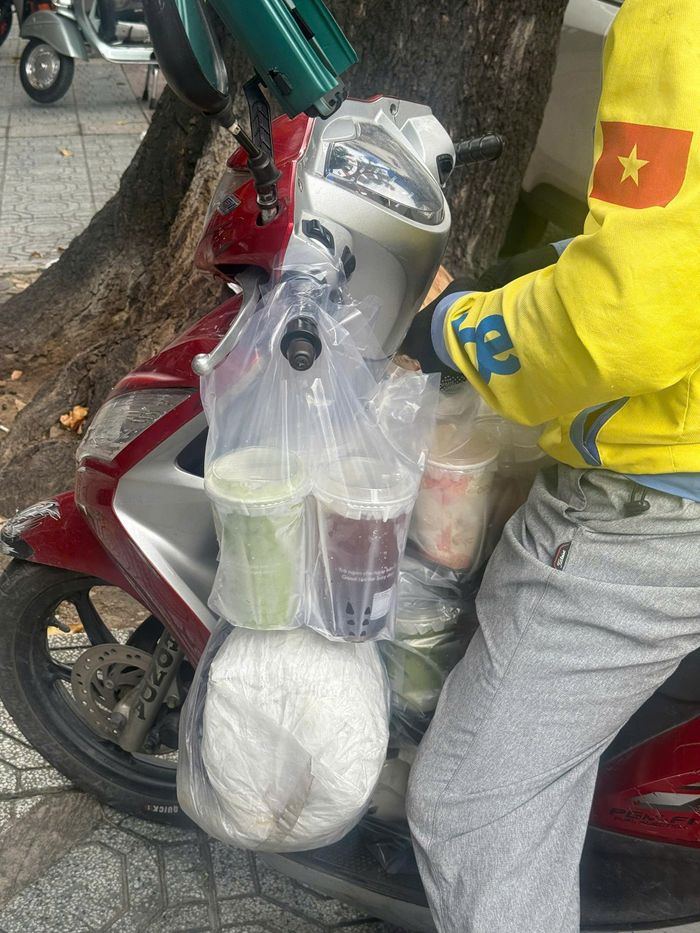  Mỹ Ngọc ấn tượng bởi sự trung thực của nam shipper. 