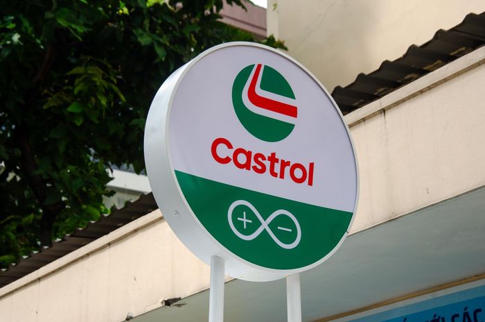  Thay vào đó, thương hiệu Castrol xuất hiện nổi bật. Theo tìm hiểu, Castrol là đơn vị được Gogoro lựa chọn để liên doanh, cùng triển khai một chương trình thí điểm tại Việt Nam. 
