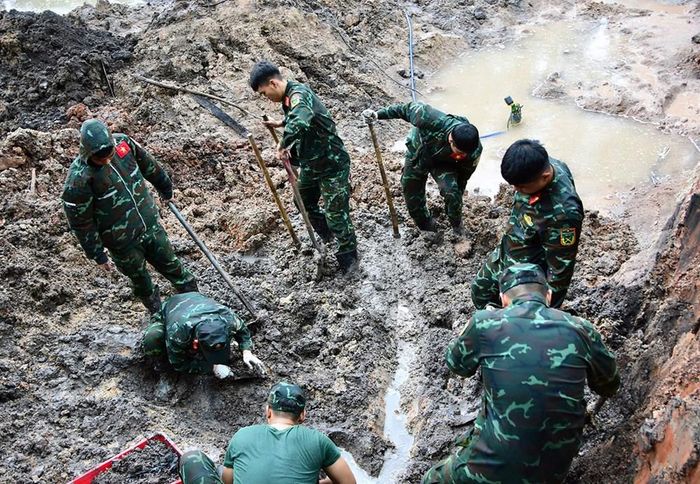 Ngày 25.9, lực lượng làm nhiệm vụ tại Công viên Lê Thị Riêng tiếp tục phát hiện và quy tập thêm 1 bộ hài cốt liệt sĩ