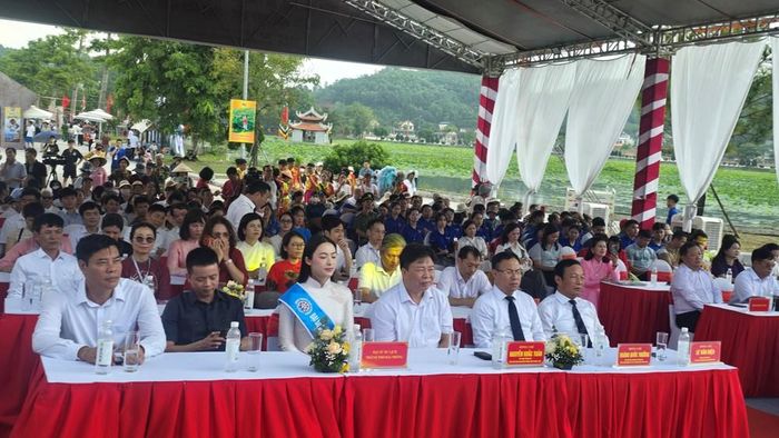 Quang cảnh khai mạc Tuần Văn hóa, Du lịch và Xúc tiến thương mại Lễ hội Côn Sơn - Kiếp Bạc