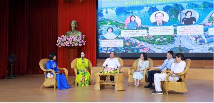 Quang cảnh buổi toạ đàm