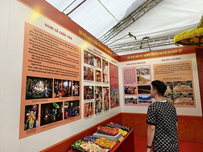 Không gian trưng bày mang đậm bản sắc văn hoá, bố trí bài bản, trực quan
