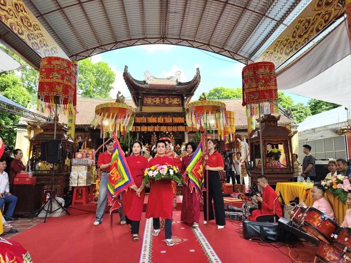 Thực hành nghi lễ Hầu Thánh thu hút sự quan tâm của người dân