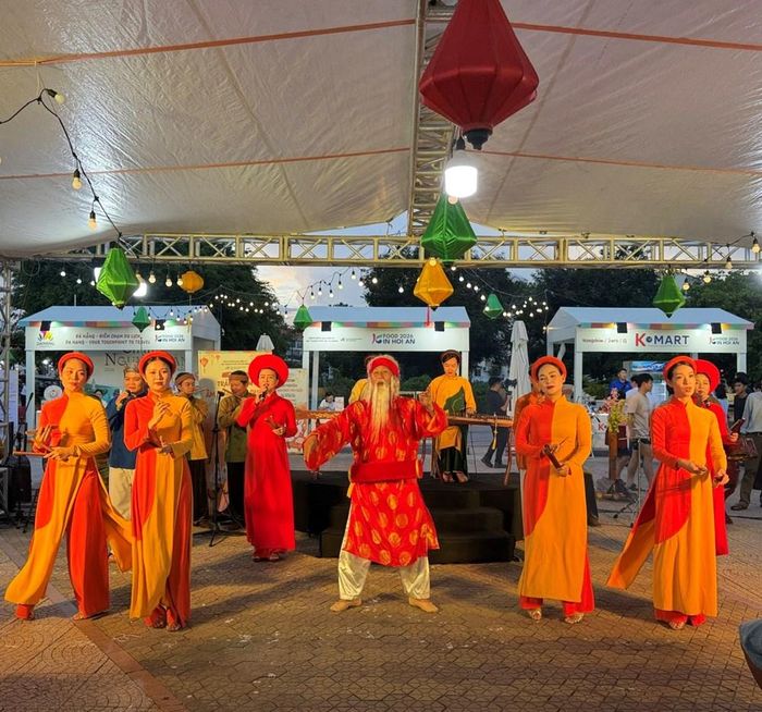 Biểu diễn nghệ thuật dân gian Hội An