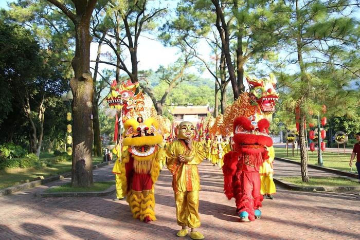 Lễ hội thu hút hàng nghìn lượt khách đến tham quan