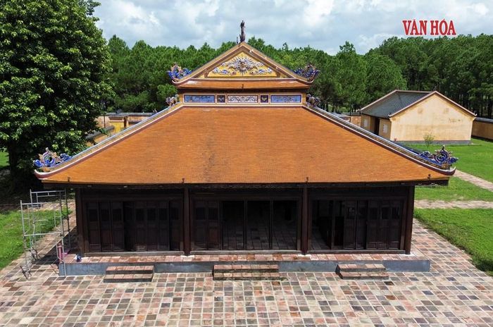 Dự án đã tập trung bảo tồn, tu bổ nhiều hạng mục tại khu vực đàn Nam Giao và Trai Cung. Đến nay, dự án đã sắp về đích với khối lượng các hạng mục đã đạt hơn 95%, dự kiến hoàn thành vào tháng 10.2026, vượt tiến độ khoảng 7 tháng. Ảnh: Sơn Thùy