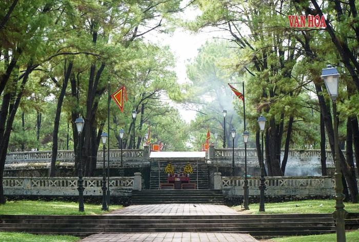 Đàn Nam Giao là đàn tế trời còn lại duy nhất và tương đối nguyên vẹn ở Việt Nam. Công trình kiến trúc này là một cơ sở tham chiếu, cung cấp các số liệu khoa học quan trọng cho việc nghiên cứu hình thức, tỉ lệ kiến trúc, kết cấu của các công trình thuộc loại đàn tế của nhà Nguyễn, cũng như phục vụ công tác trùng tu, phục dựng các đàn tế ở Việt Nam. Ảnh: Sơn Thùy