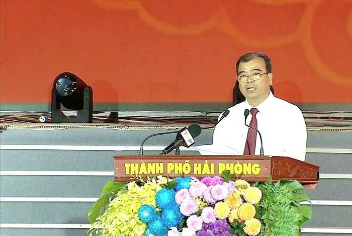 Phó Chủ tịch UBND thành phố, Trưởng Ban Tổ chức Lễ hội Côn Sơn - Kiếp Bạc Nguyễn Minh Hùng phát biểu khai mạc