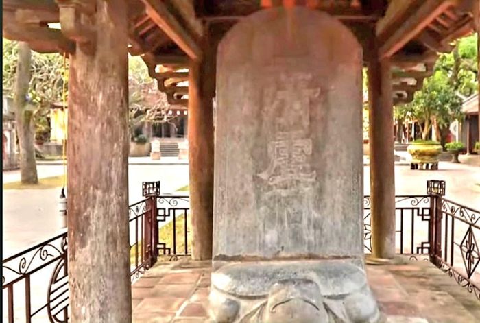 Bia đá tại Khu di sản